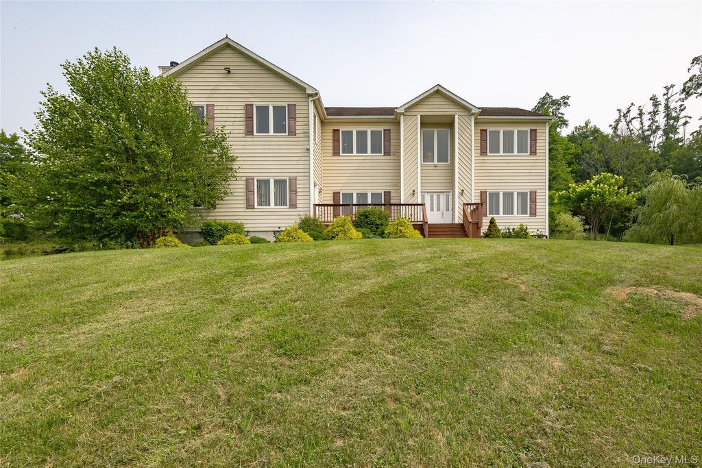 192 E Hook Road, Hopewell Junction, NY 12533 — exterior
