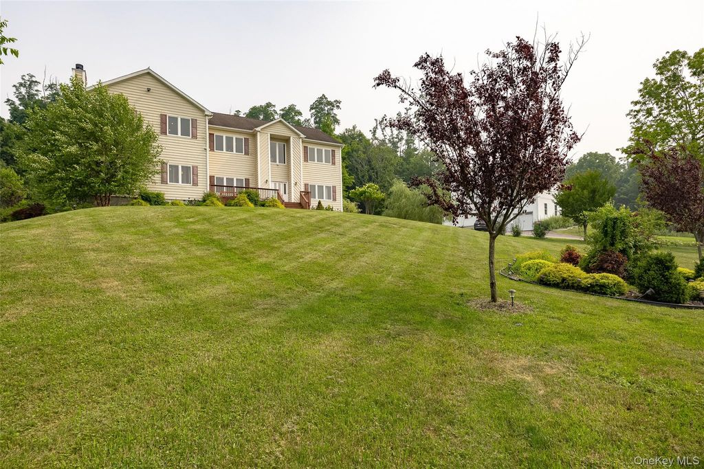 192 E Hook Road, Hopewell Junction, NY 12533 — photo 2