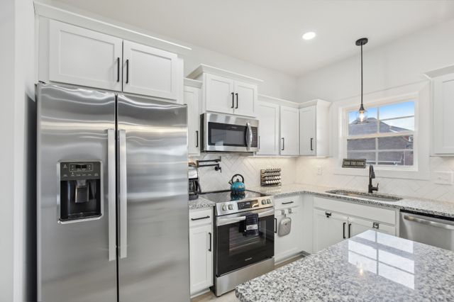1680 Heritage Dr, Clarksville, TN 37043
