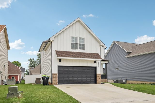 1680 Heritage Dr, Clarksville, TN 37043