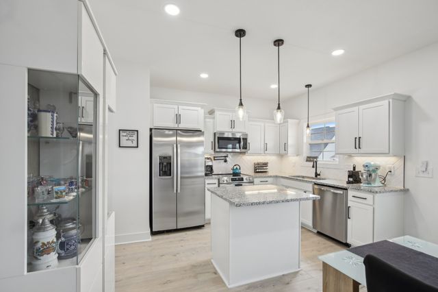 1680 Heritage Dr, Clarksville, TN 37043
