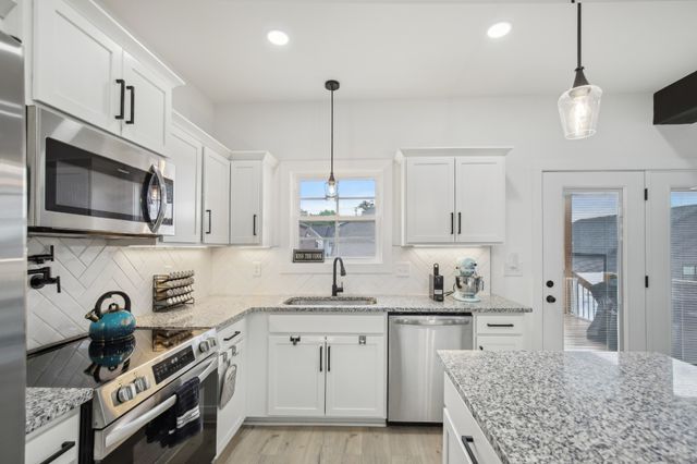 1680 Heritage Dr, Clarksville, TN 37043