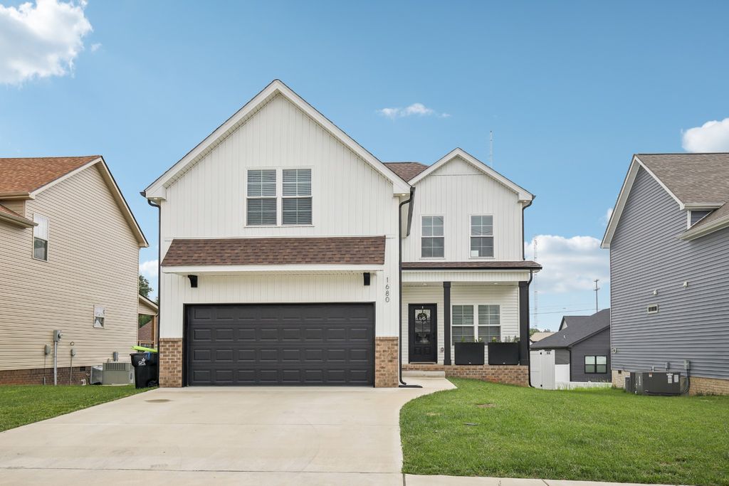 1680 Heritage Dr, Clarksville, TN 37043