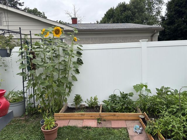 750 Southampton Court, Auburn Hills, MI 48326