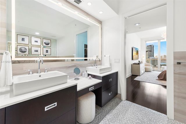 50 S Pointe Dr 2005, Miami Beach, FL 33139