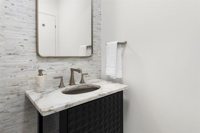 50 S Pointe Dr 2005, Miami Beach, FL 33139