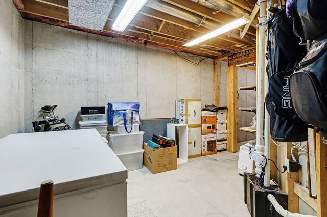 247 Deer Run Boulevard, Plainwell, MI 49080