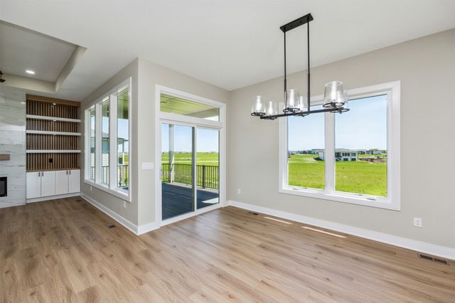 17322 North Valley Drive, Urbandale, IA 50323