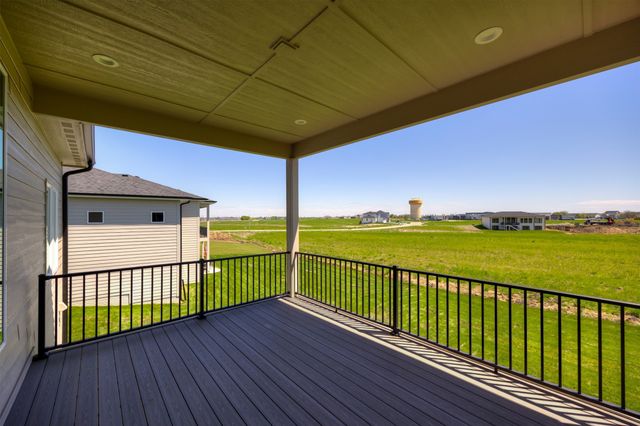 17322 North Valley Drive, Urbandale, IA 50323