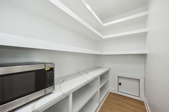 17322 North Valley Drive, Urbandale, IA 50323