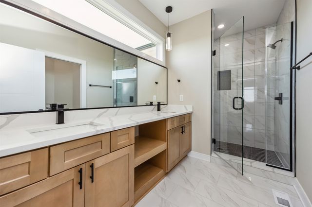 17322 North Valley Drive, Urbandale, IA 50323