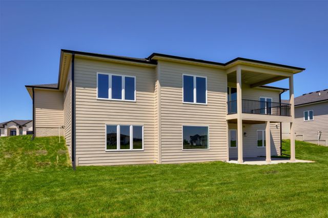 17322 North Valley Drive, Urbandale, IA 50323