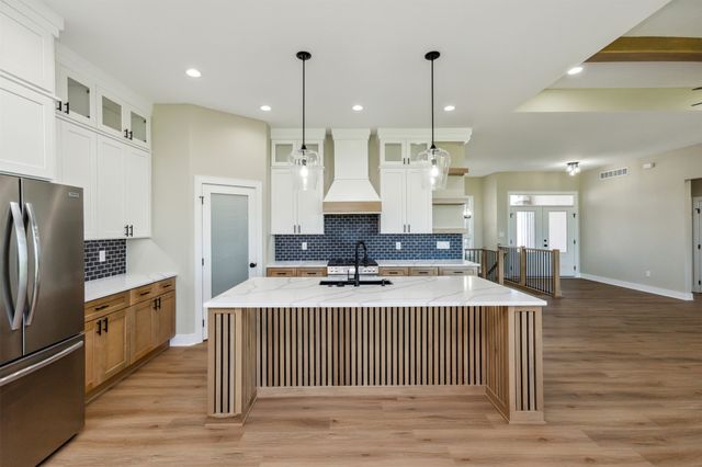 17322 North Valley Drive, Urbandale, IA 50323