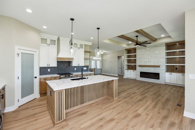 17322 North Valley Drive, Urbandale, IA 50323