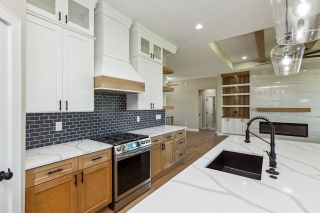 17322 North Valley Drive, Urbandale, IA 50323