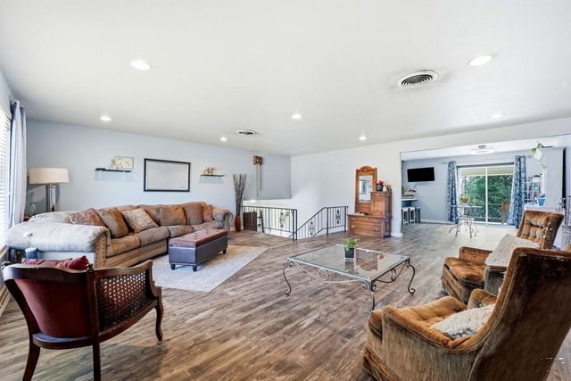 110 Encino Dr, Pueblo, CO 81005