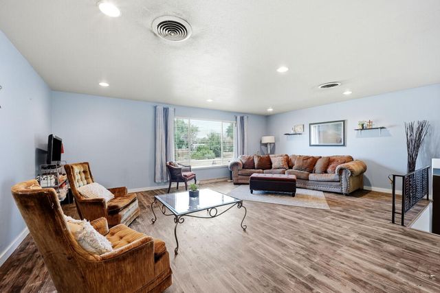 110 Encino Dr, Pueblo, CO 81005