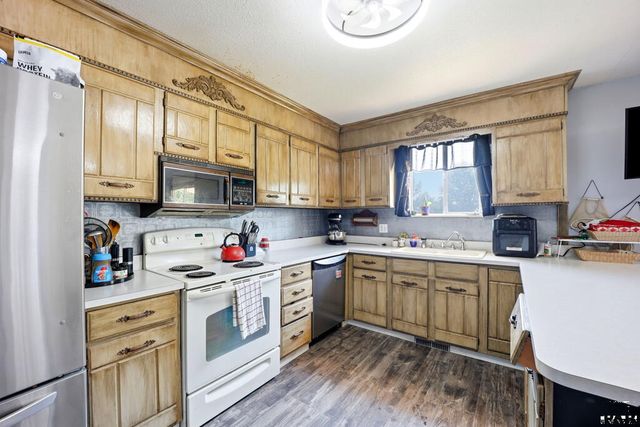 110 Encino Dr, Pueblo, CO 81005