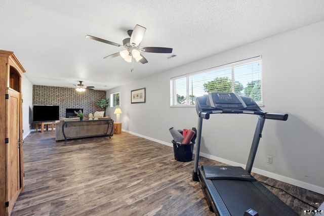 110 Encino Dr, Pueblo, CO 81005