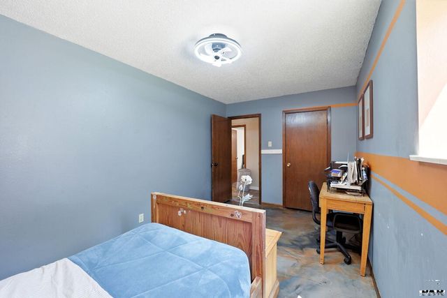 110 Encino Dr, Pueblo, CO 81005