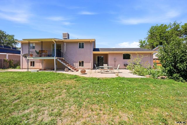 110 Encino Dr, Pueblo, CO 81005