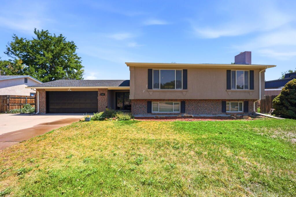 110 Encino Dr, Pueblo, CO 81005
