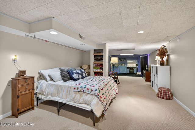 2617 Meadow Dr, Louisville, KY 40220