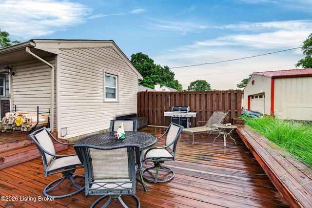 2617 Meadow Dr, Louisville, KY 40220