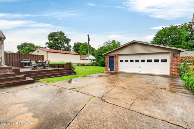 2617 Meadow Dr, Louisville, KY 40220