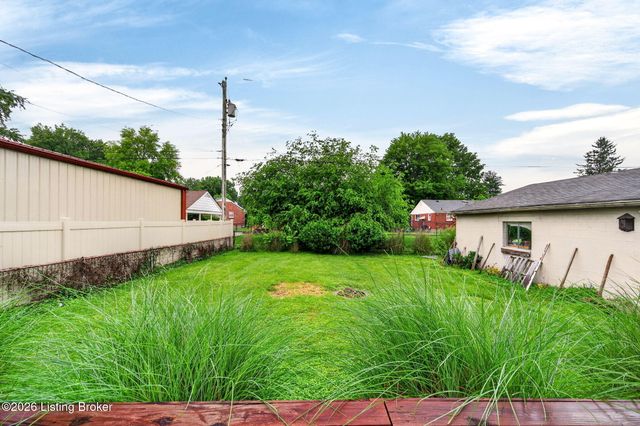 2617 Meadow Dr, Louisville, KY 40220