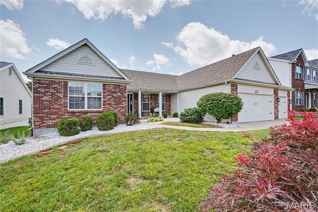 8003 Knights Crossing Drive, O'fallon, MO 63368