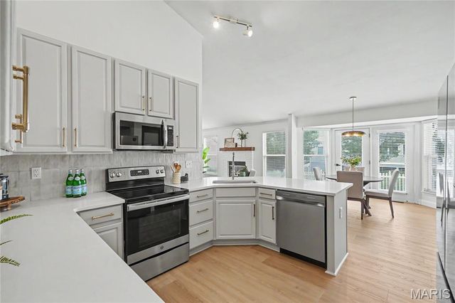 8003 Knights Crossing Drive, O'fallon, MO 63368