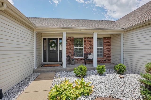 8003 Knights Crossing Drive, O'fallon, MO 63368