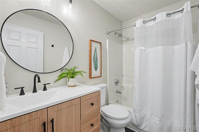 8003 Knights Crossing Drive, O'fallon, MO 63368