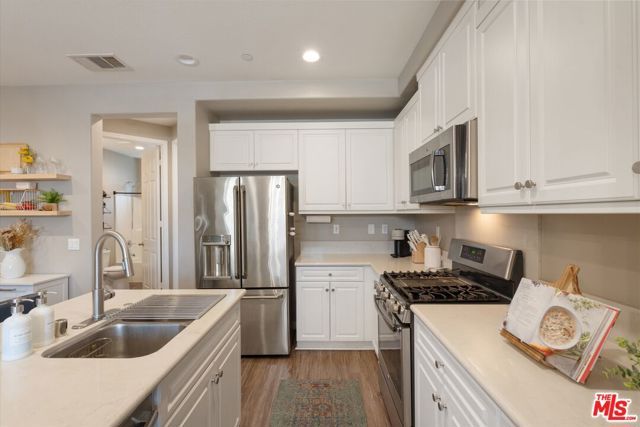 14860 Nordhoff Street, Panorama City (los Angeles), CA 91402