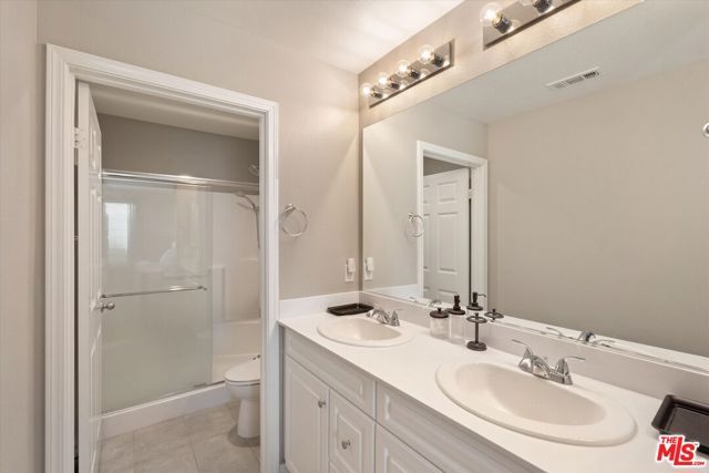 14860 Nordhoff Street, Panorama City (los Angeles), CA 91402