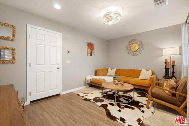 14860 Nordhoff Street, Panorama City (los Angeles), CA 91402