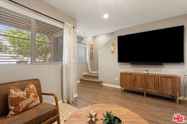14860 Nordhoff Street, Panorama City (los Angeles), CA 91402