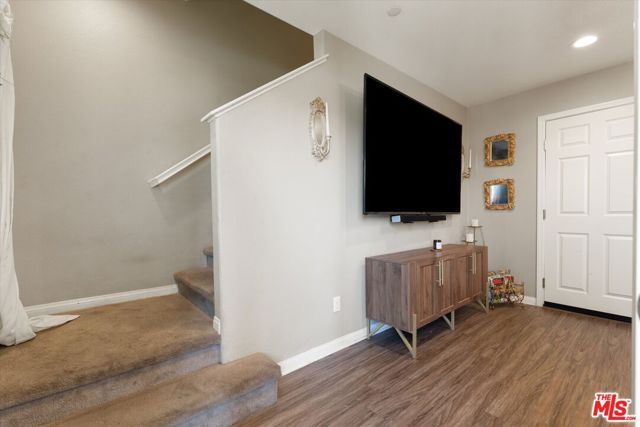 14860 Nordhoff Street, Panorama City (los Angeles), CA 91402