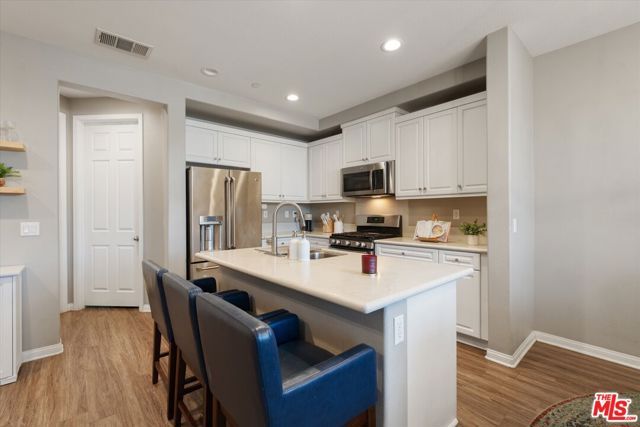 14860 Nordhoff Street, Panorama City (los Angeles), CA 91402