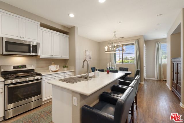 14860 Nordhoff Street, Panorama City (los Angeles), CA 91402