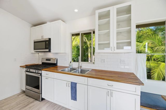 2726 Naples Ct, Carlsbad, CA 92010