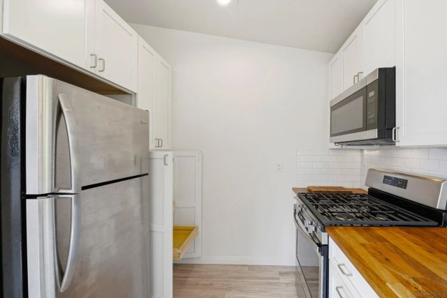 2726 Naples Ct, Carlsbad, CA 92010