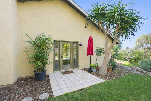 2726 Naples Ct, Carlsbad, CA 92010