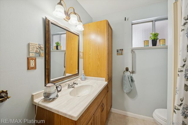 707 Briarwood Lane, Fenton, MI 48430