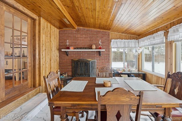 707 Briarwood Lane, Fenton, MI 48430