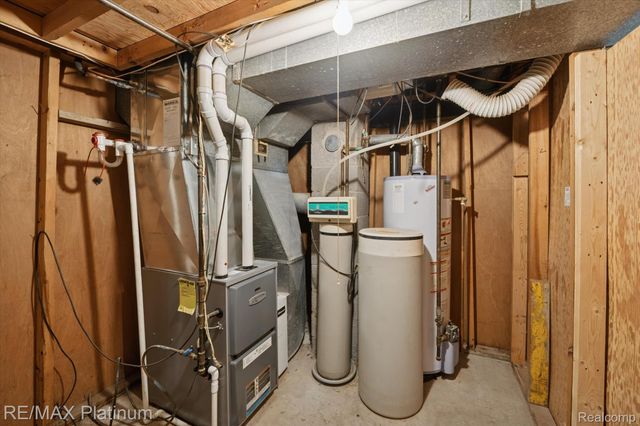 707 Briarwood Lane, Fenton, MI 48430