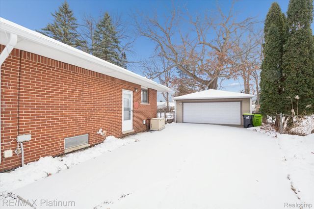 707 Briarwood Lane, Fenton, MI 48430