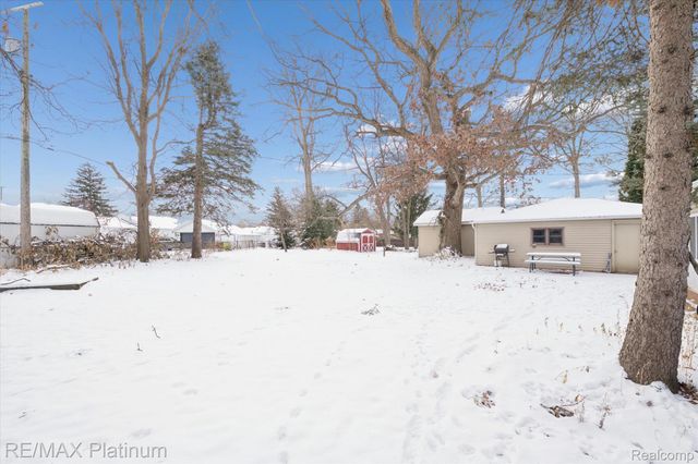 707 Briarwood Lane, Fenton, MI 48430