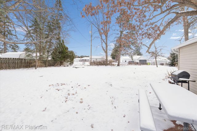 707 Briarwood Lane, Fenton, MI 48430